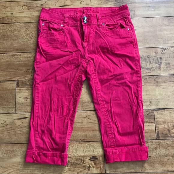 👖Illegal Fears Crop Shorts👖 - Picture 1 of 5